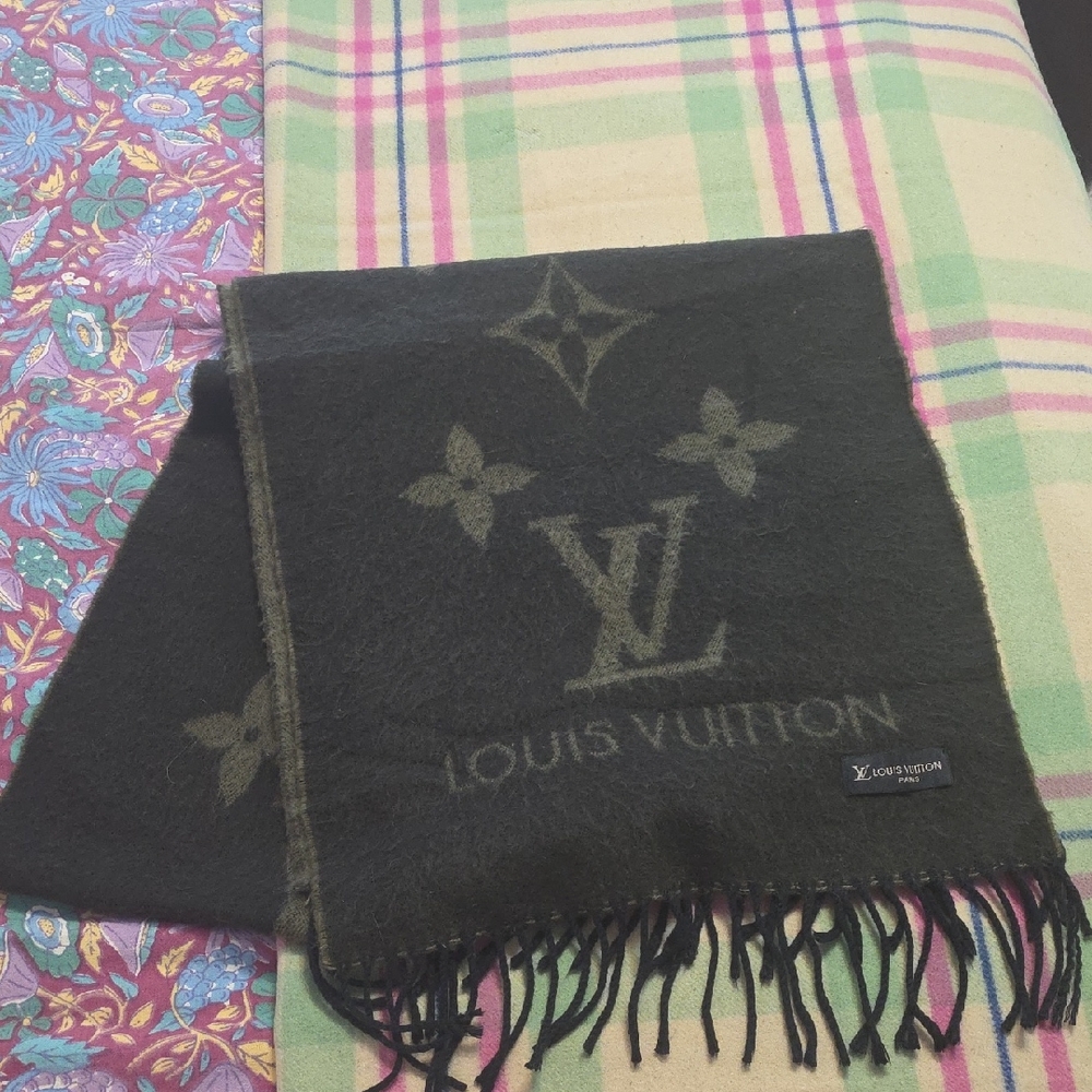 Spring SALE! Louis Vuitton Reykjavik Cashmere Two-Sided Scarf